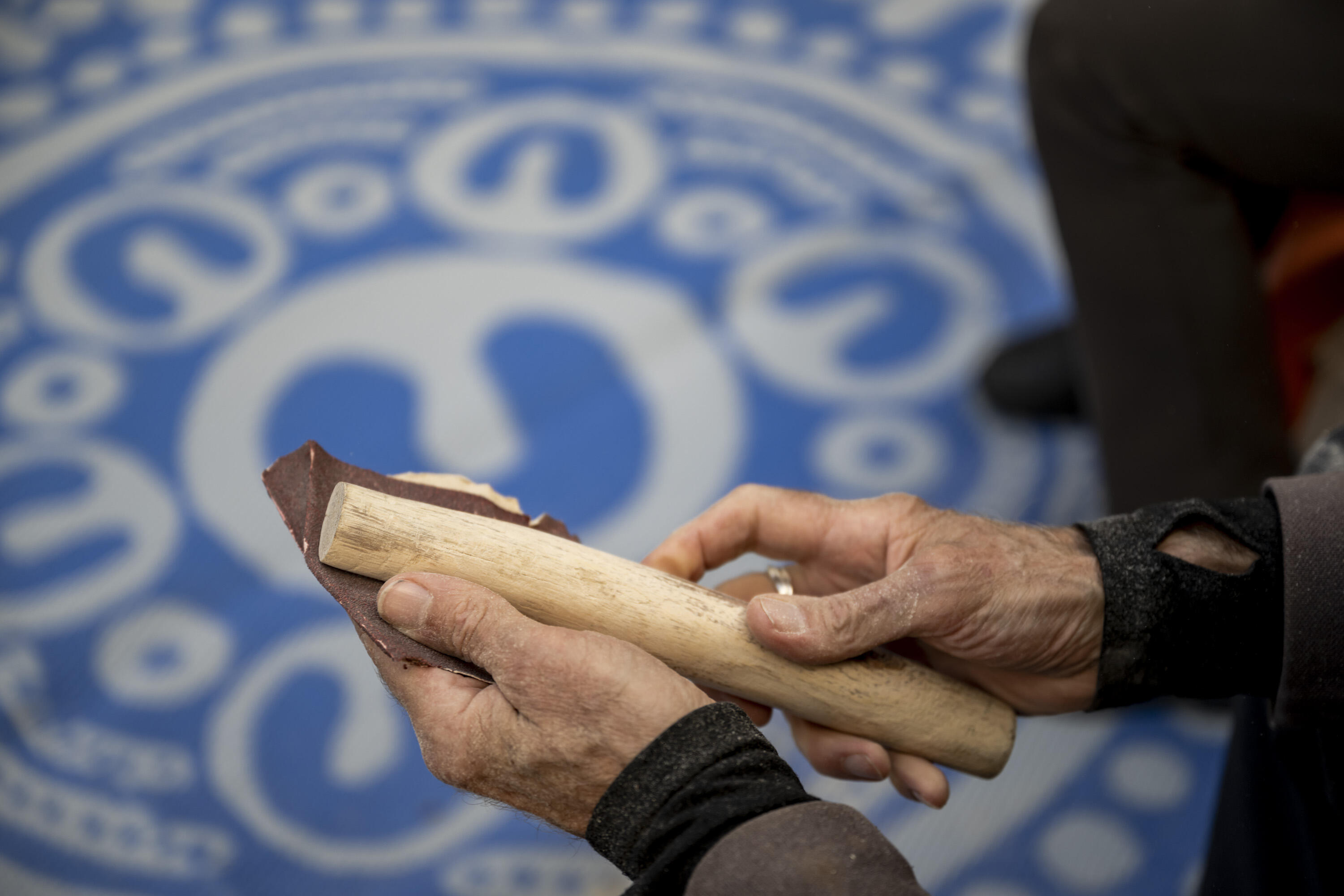 Workshop: Tool-Making with Luke Russell for 'Barangga: First Nations Design' at UNSW Galleries, 2023. Photography: Cassandra Hannagan.