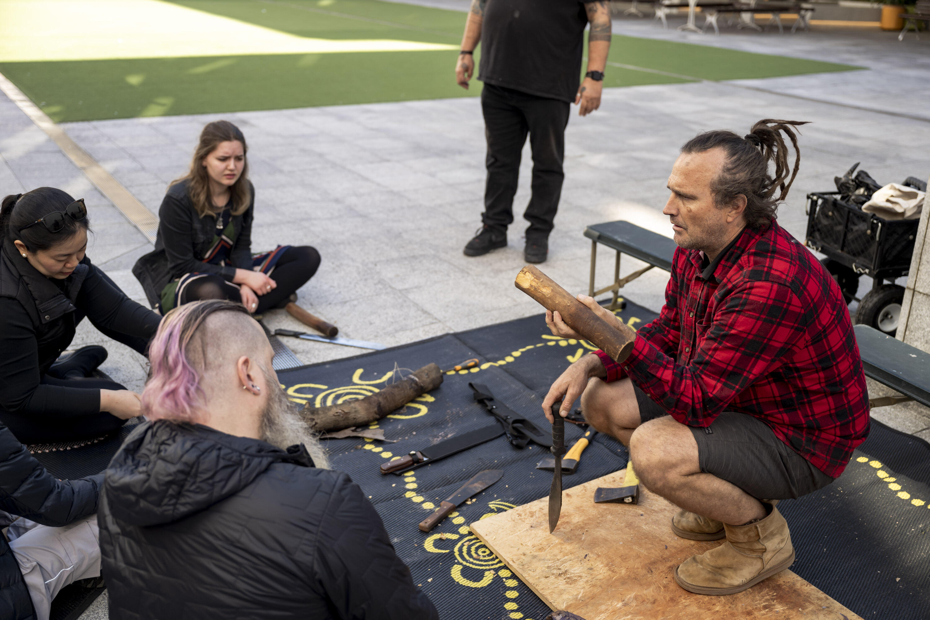 Workshop: Tool-Making with Luke Russell for 'Barangga: First Nations Design' at UNSW Galleries, 2023. Photography: Cassandra Hannagan.