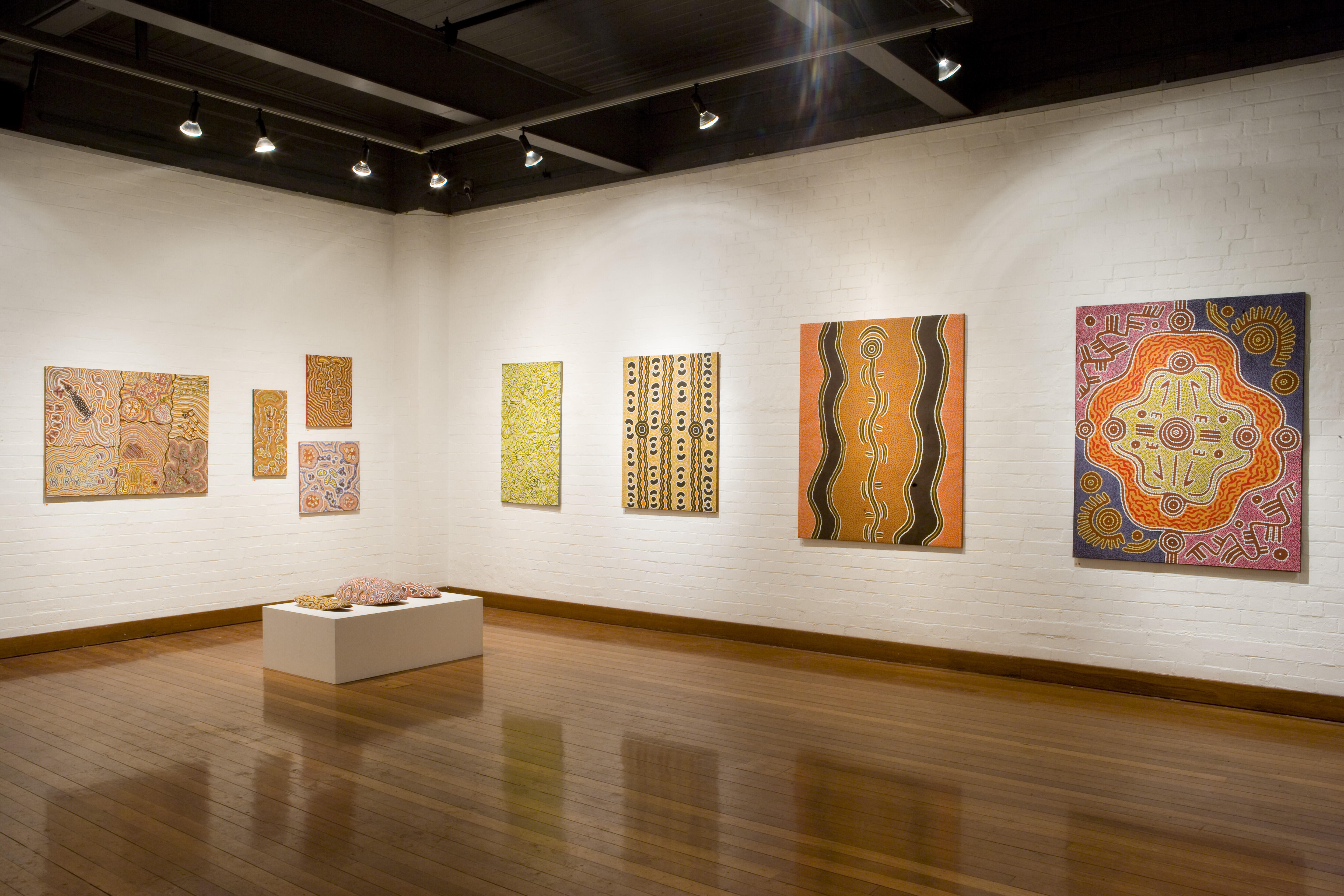 building_papunya_tjupi-01_install.jpg