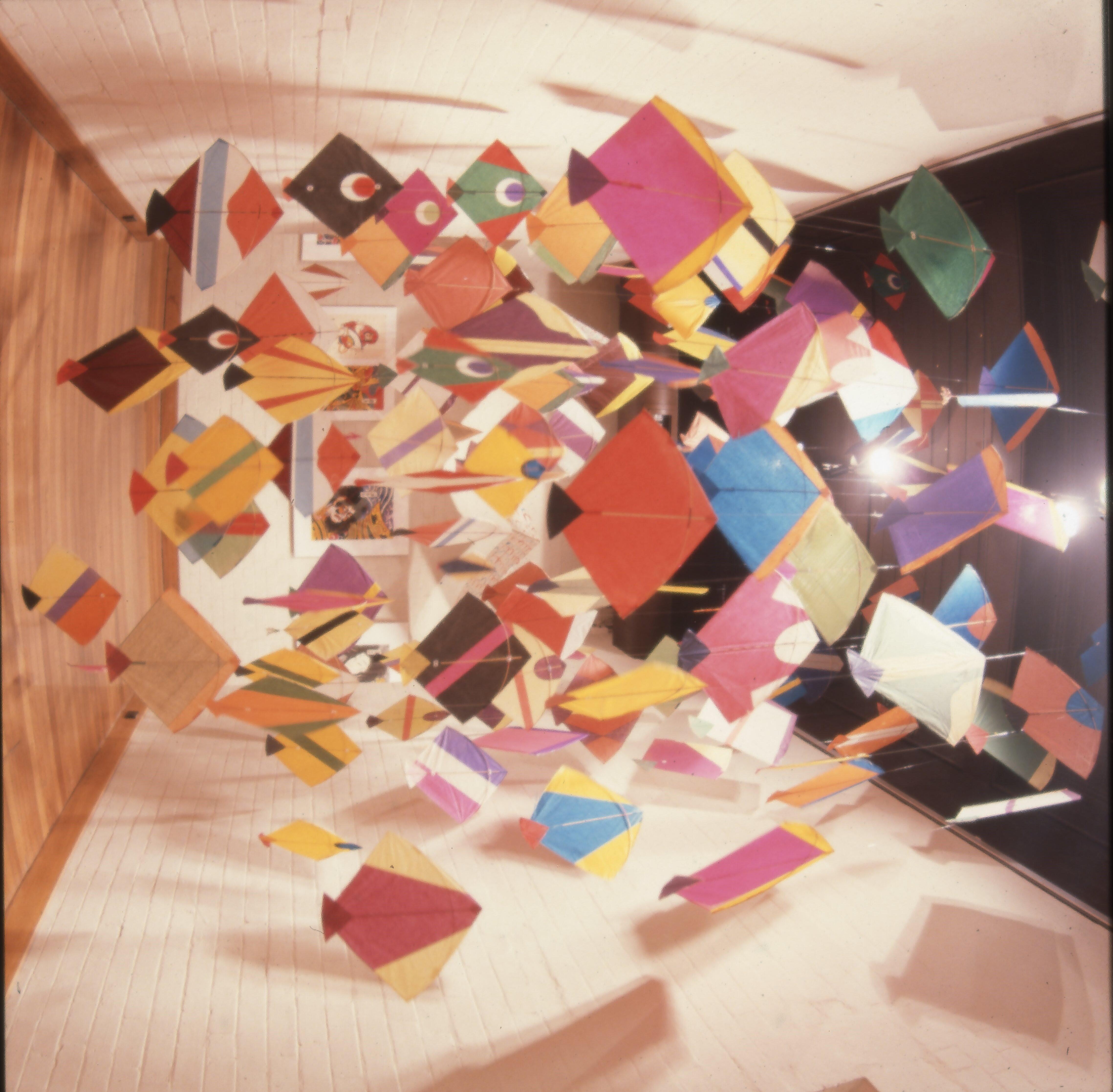 idg_archive_1983_kites_008_install.jpg
