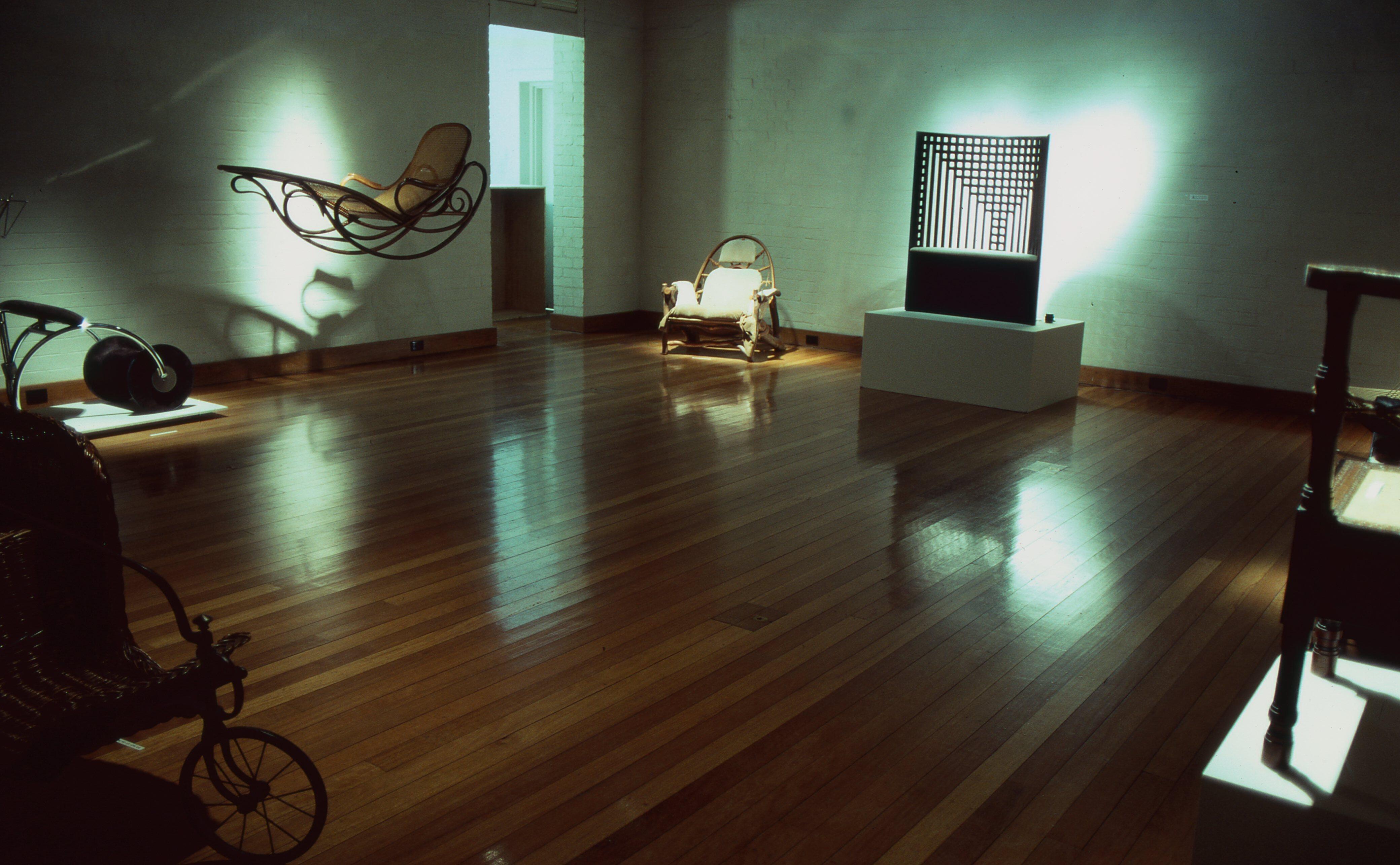 idg_archive_1984_the_chair_as_image_004_install.jpg