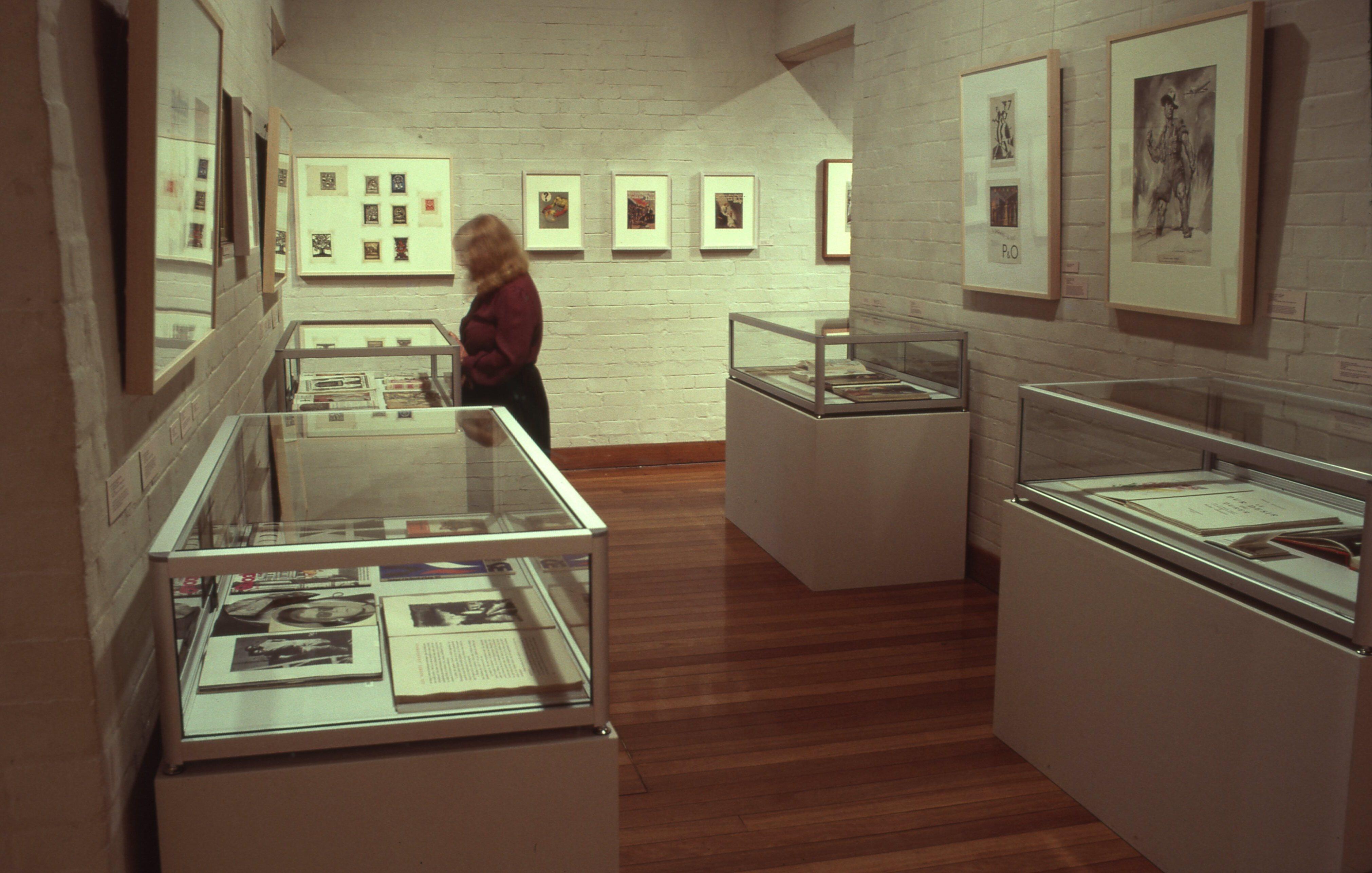 idg_archive_1985_the_artist_as_designer_009_install.jpg